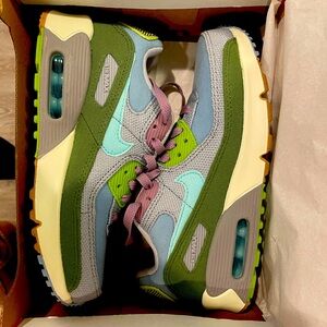 Youth Nike Sun club Air Max. never worn